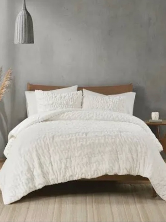 Madison Park Other - Madison Park Blair Runched Ivory Faux Fur Comforter Set includes 2 king shams
